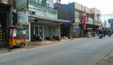 Bangunan RS Kartini di RW25 Kampung Sukamulya, Padalarang menempati bangunan diatas saluran air (foto: Abdul Kholilulloh)