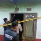 Tim INAFIS Polres Cimahi dan Polsek Padalarang melakukan olah TKP penemuan mayat di kampung Sudimampir Padalarang (foto: Abdul Kholilulloh)
