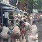 Pembongkaran sejumlah bangunan di kawasan Kampung Sukamulya, Desa Padalarang, Kecamatan Padalarang, Kabupaten Bandung Barat (KBB), foto: Abdul Kholilulloh 