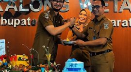 Bupati Bandung Barat Jeje Ritchie Ismail bersama Direktur RSUD Cikalongwetan, dr. H. Wishnu Pramulo Ady, M.H.Kes. (foto: dok. Prokompim KBB)