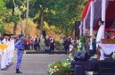 Bupati Bandung Barat Jeje Ritchie Ismail pimpin upacara peringatan HUT RI ke-81 di lapangan Plaza Mekarsari Kompleks Perkantoran Pemkab Bandung Barat, Senin 17 Agustus 2026 (foto: Prokompin KBB)