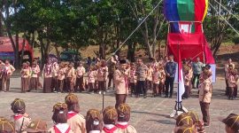 Wakil Bupati Bandung Barat Asep Ismail saat pembukaan Pesta Siaga didampingi Ketua Kwartir Cabang Gerakan Pramuka Bandung Barat, Ludi Awaludin (foto: Abdul Kholilulloh)