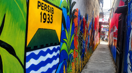 Mural Persib Bandung di buru warga untuk sekedar swafoto di Kampung Rancabali, Gang Karangsari, RW 04, Desa Padalarang KBB (foto; Abdul Kholilulloh)