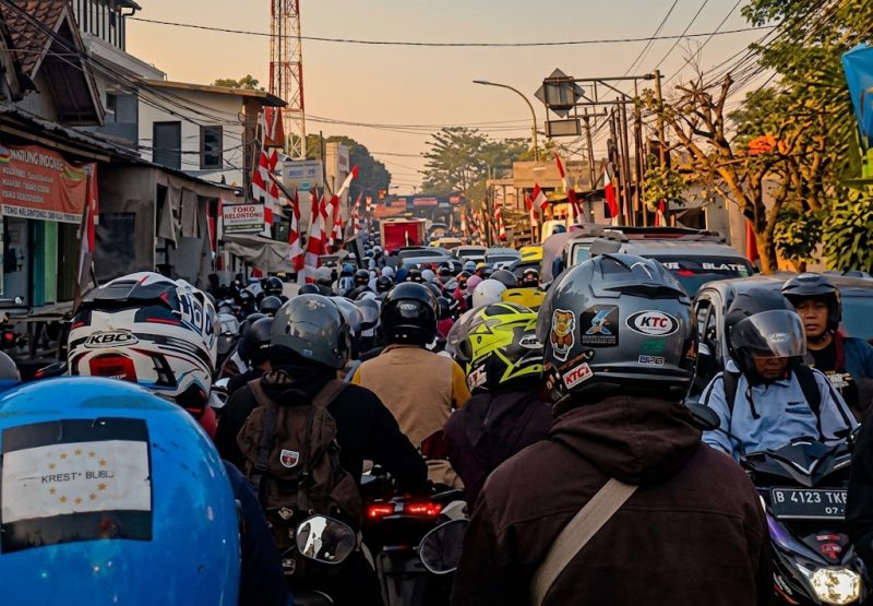 Kemacetan panjang terjadi di jalur Batujajar-Cimareme, Kabupaten Bandung Barat (KBB), Senin (24/8/2026), foto: baraya IBBC