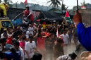 Keributan terjadi saat karnaval peringatan Hari Ulang Tahun (HUT) ke-81 Kemerdekaan Republik Indonesia di Desa Tagog Apu, Kecamatan Padalarang, Kabupaten Bandung Barat (KBB), Senin (17/8/2026).
