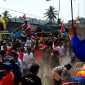 Keributan terjadi saat karnaval peringatan Hari Ulang Tahun (HUT) ke-81 Kemerdekaan Republik Indonesia di Desa Tagog Apu, Kecamatan Padalarang, Kabupaten Bandung Barat (KBB), Senin (17/8/2026).
