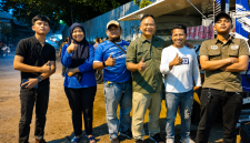 Ketua Umum BOMBER, Dian Purnama (Apin Marmot) bersama Ketua BOMBER KBB, Duseng dan jajaran pengurus BOMBER Bandung Barat (foto: dok. BOMBER KBB/Abdul Kholilulloh)