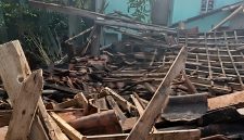 Sekolah Ambruk, Siswa MI Terpaksa Belajar Daring, Kemenag KBB: Relokasi Diupayakan Sekolah Ambruk, Siswa MI Terpaksa Belajar Daring, Kemenag KBB: Relokasi Diupayakan