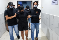 Jajaran Satnarkoba polres Cimahi di pimpin 
Kasat Resnarkoba Polres Cimahi Iptu Reyhan Kusuma meringkus dua pelaku bandar narkoba jenis tembakau sintetis di Batujajar Bandung Barat (foto: Satnarkoba Polres Cimahi)