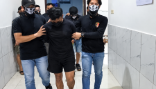 Jajaran Satnarkoba polres Cimahi di pimpin
Kasat Resnarkoba Polres Cimahi Iptu Reyhan Kusuma meringkus dua pelaku bandar narkoba jenis tembakau sintetis di Batujajar Bandung Barat (foto: Satnarkoba Polres Cimahi)