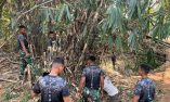 Aksi Nyata Prajurit Yonif TP 938/Pancasona, Bantu Warga Bandung Barat Buka Lahan Pelebaran Jalan