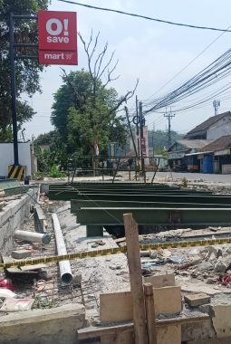 Ironi Penataan di Padalarang: Bangli Dibongkar, Minimarket Justru Menjamur