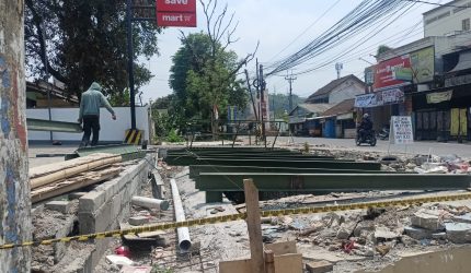 Ironi Penataan di Padalarang: Bangli Dibongkar, Minimarket Justru Menjamur