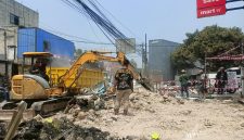 Penertiban Bangli tahap dua di Jalan GA Manulang, kawasan Sudimampir, Kecamatan Padalarang, Kabupaten Bandung Barat (foto: Abdul Kholilulloh)