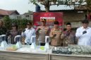 Kapolres Cimahi AKBP Moh. Faruk Rozi pimpin pemusnahan barang bukti obat obatan terlarang (foto: Abdul Kholilulloh)