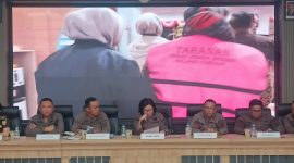 Kepala Kejari Cimahi, Neneng Rahmadini bersama jajaran saat konferensi pers (foto: Abdul Kholilulloh)