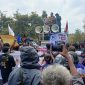 Bupati Bandung Barat, Jeje Ritchie Ismail bersama Kapolres Cimahi AKBP Moh. Faruk Rozi untuk mendengarkan aspirasi massa secara langsung (foto: Abdul Kholilulloh)