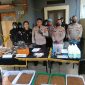 Kapolres Cimahi Moh. Faruk Rozi didampingi Wakapolres Cimahi dan Kasat Resnarkoba Polres Cimahi Iptu Reyhan Kusuma saat konferensi pers di TKP (foto: Abdul Kholilulloh)