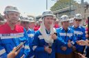 Wakil Menteri Perdagangan (Wamendag) RI, Dyah Roro Esti Widya Putri, melakukan pemantauan langsung terhadap takaran LPG 3 kilogram (kg) di Stasiun Pengisian Bulk Elpiji (SPBE) di Kabupaten Bandung Barat (KBB), Senin (14/9/2026). Foto: Abdul Kholilulloh 