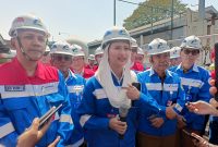 Wakil Menteri Perdagangan (Wamendag) RI, Dyah Roro Esti Widya Putri, melakukan pemantauan langsung terhadap takaran LPG 3 kilogram (kg) di Stasiun Pengisian Bulk Elpiji (SPBE) di Kabupaten Bandung Barat (KBB), Senin (14/9/2026). Foto: Abdul Kholilulloh 