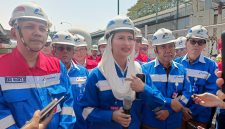 Wakil Menteri Perdagangan (Wamendag) RI, Dyah Roro Esti Widya Putri, melakukan pemantauan langsung terhadap takaran LPG 3 kilogram (kg) di Stasiun Pengisian Bulk Elpiji (SPBE) di Kabupaten Bandung Barat (KBB), Senin (14/9/2026). Foto: Abdul Kholilulloh 