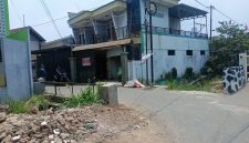 Satpol PP KBB bakal bongkar 17 Bangli termasuk teras rumah mewah di Kampung Sukamaju RW06, Desa Padalarang, Kecamatan Padalarang di tahap kedua (foto: Abdul Kholilulloh)