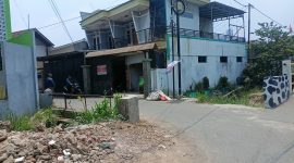 Satpol PP KBB bakal bongkar 17 Bangli termasuk teras rumah mewah di Kampung Sukamaju RW06, Desa Padalarang, Kecamatan Padalarang di tahap kedua (foto: Abdul Kholilulloh)