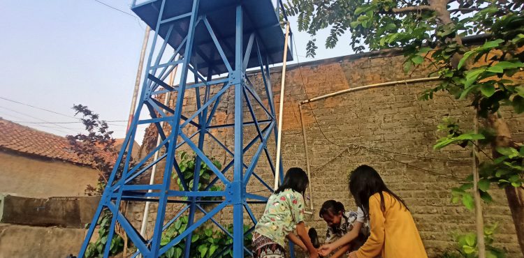 Warga Sukamulya Padalarang Kekeringan, Wakil Ketua DPRD KBB Pipih Supriati Bangun Sumur Bor 