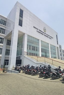 Delapan Fraksi DPRD KBB Desak Bupati Jeje Evaluasi Sekda Ade Zakir