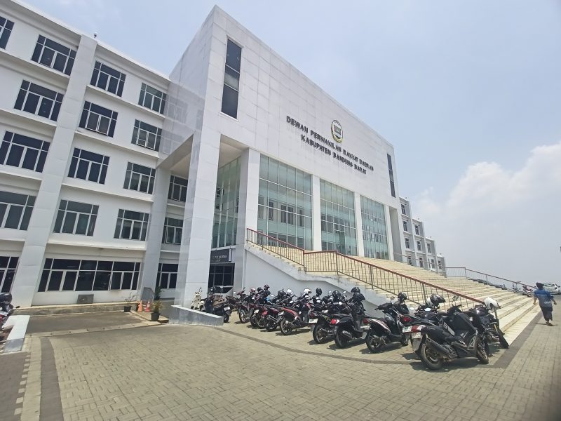 Delapan Fraksi DPRD KBB Desak Bupati Jeje Evaluasi Sekda Ade Zakir