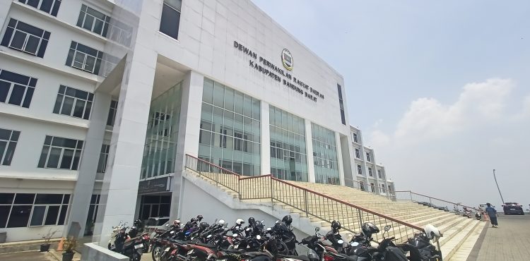 Bak Istana Presiden, Jurnalis Masuk Gedung Mewah DPRD KBB Malah Diusir, Alasannya Bikin Geleng Kepala