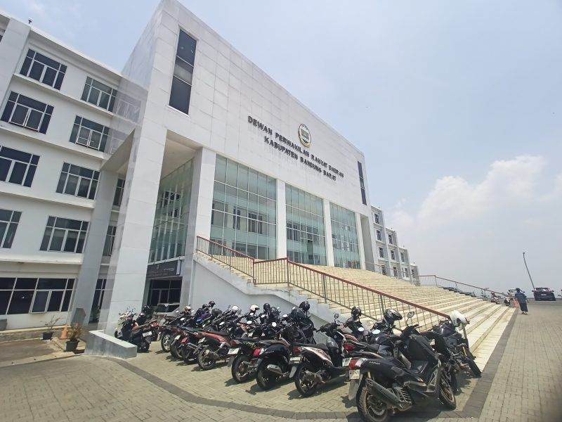 Bak Istana Presiden, Jurnalis Masuk Gedung Mewah DPRD KBB Malah Diusir, Alasannya Bikin Geleng Kepala
