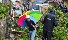 Pasca Puting Beliung Terjang KBB, Warga Padalarang Evakuasi Pohon Tumbang Tutup Akses Jalan