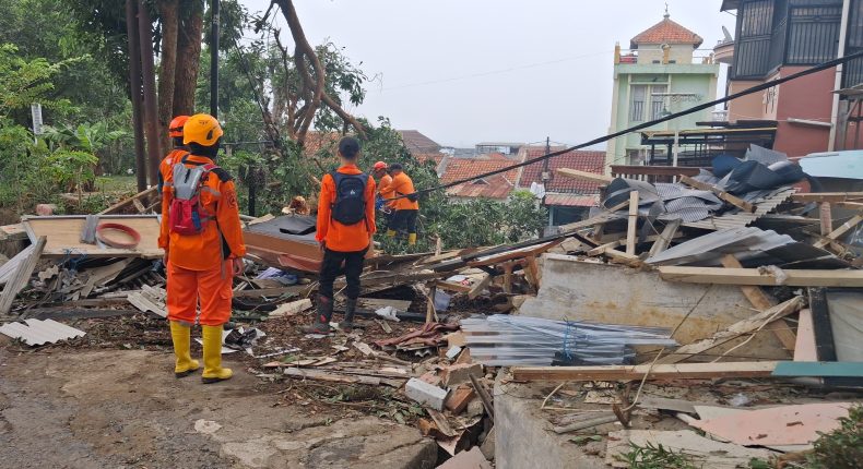 520 Rumah Rusak Diterjang Puting Beliung di KBB, Gedung KDMP Turut Terdampak