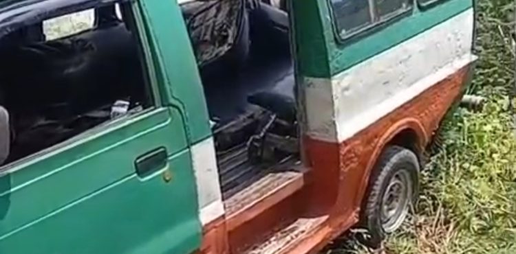 Angkot Terguling Usai Diarahkan Google Maps Via Jalur Ekstrem Sekecengek Batujajar KBB
