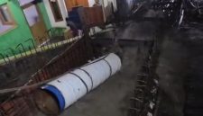 Video Detik-detik Tanggul Sungai Cikalintu Bandung Jebol, Puluhan Rumah Terdampak Video Detik-detik Tanggul Sungai Cikalintu Bandung Jebol, Puluhan Rumah Terdampak